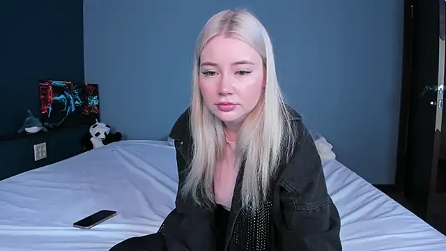 Lillie Berry online show from May 28, 4:31 am