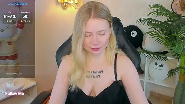 Lillie Berry online show from November 23, 4:44 am