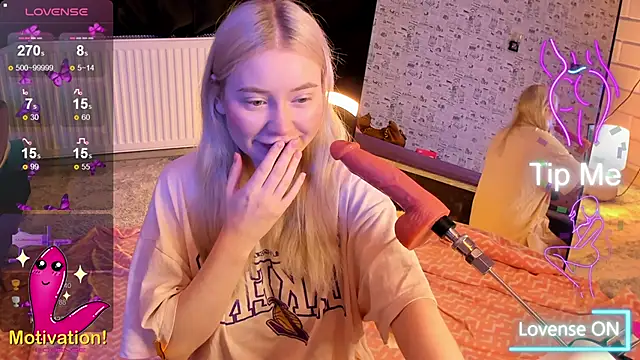 Snapshot of Lillie_Berry chatting on February 23, 4:47 am Lillie Berry online show from February 23, 4:47 am