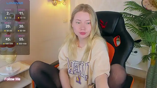 Lillie Berry online show from November 23, 4:50 pm