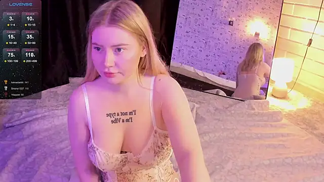 Lillie Berry online show from November 18, 4:49 am