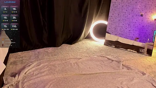 Lillie Berry online show from December 4, 4:33 am