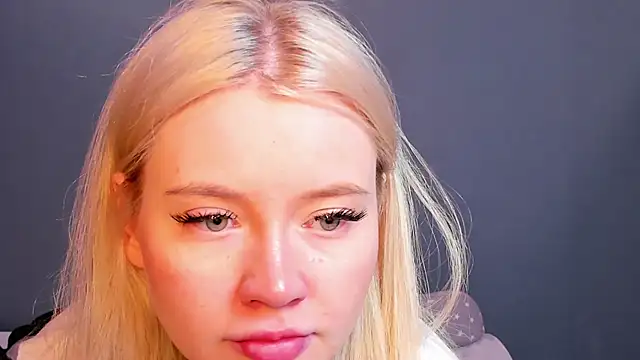 Lillie Berry online show from April 15, 4:29 am