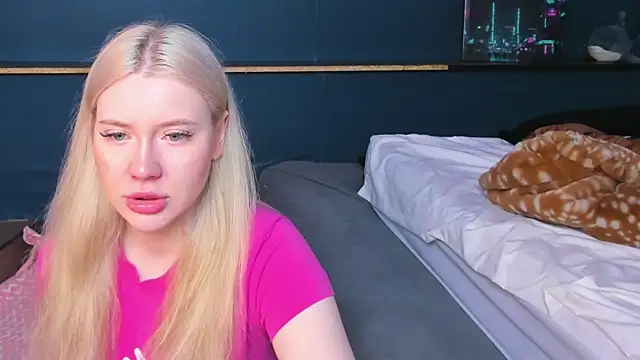 Lillie Berry online show from April 10, 4:30 am