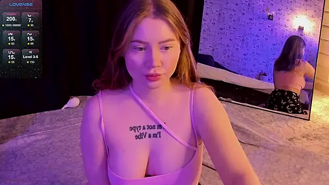 Lillie Berry online show from November 7, 4:39 am