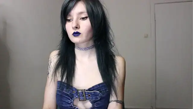 midnightsiren777 online show from November 4, 9:18 pm