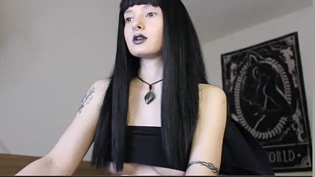 midnightsiren777 online show from May 12, 9:10 pm