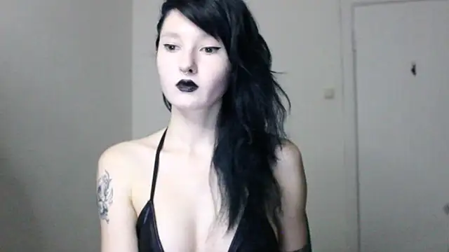 midnightsiren777 online show from November 14, 9:29 pm