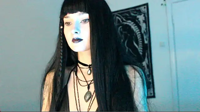 midnightsiren777 online show from February 12, 10:31 pm