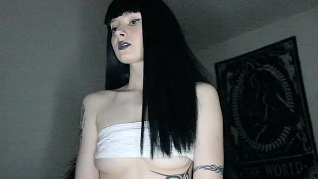 midnightsiren777 online show from May 18, 6:56 pm
