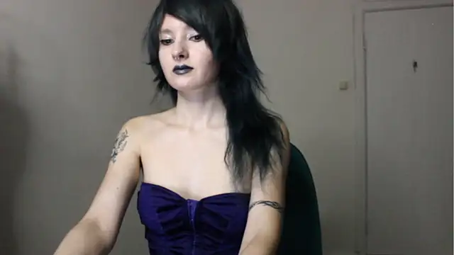 midnightsiren777 online show from November 7, 9:52 pm