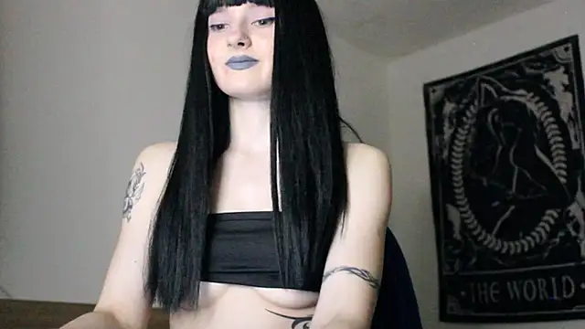 midnightsiren777 online show from May 14, 8:50 pm