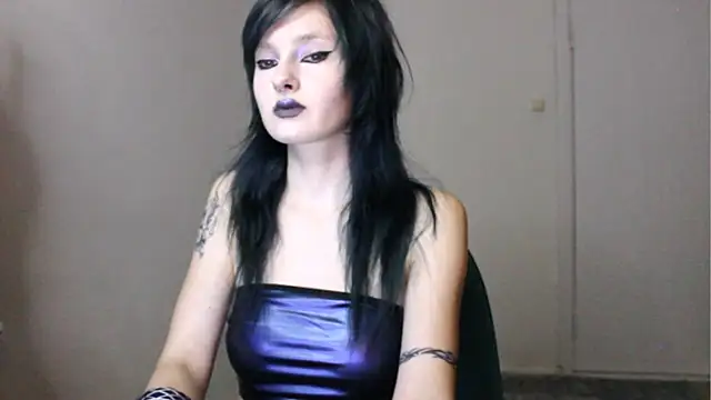 midnightsiren777 online show from November 5, 2:31 pm