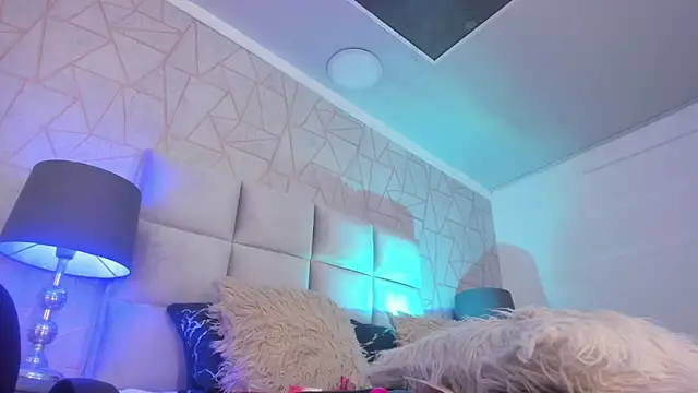 Yara Bliss  online show from December 13, 8:04 pm