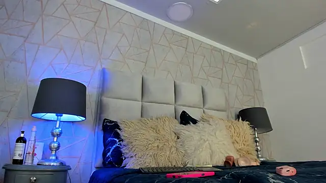 Yara Bliss  online show from December 17, 6:02 pm