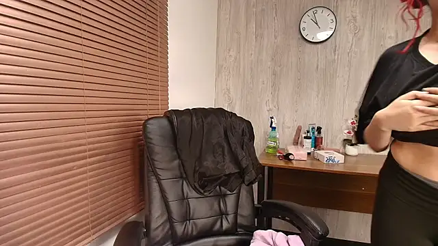 redd pandaa online show from October 25, 4:00 am