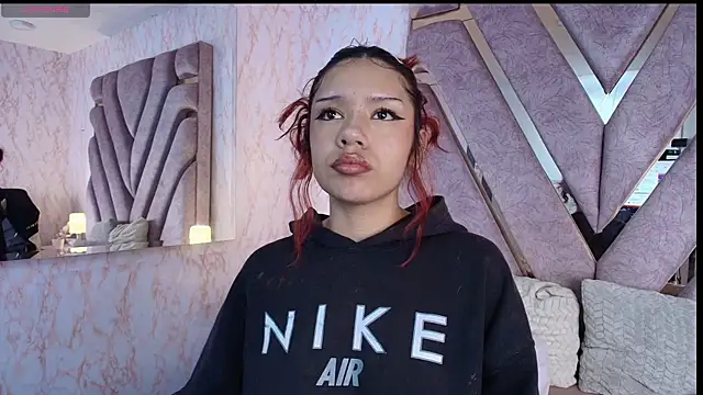 Snapshot of redd_pandaa chatting on December 23, 2:33 am redd pandaa online show from December 23, 2:33 am