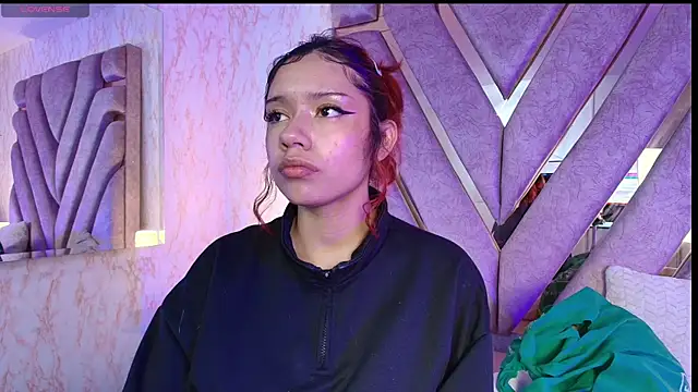 Snapshot of redd_pandaa chatting on January 6, 3:10 am redd pandaa online show from January 6, 3:10 am