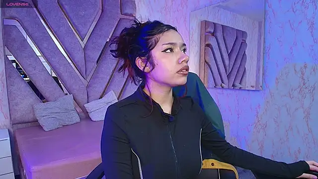 Snapshot of redd_pandaa chatting on July 1, 2:45 am redd pandaa online show from July 1, 2:45 am