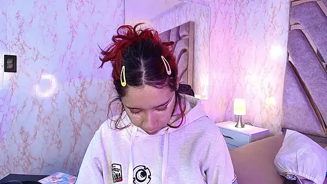 Snapshot of redd_pandaa chatting on January 10, 3:24 am redd pandaa online show from January 10, 3:24 am