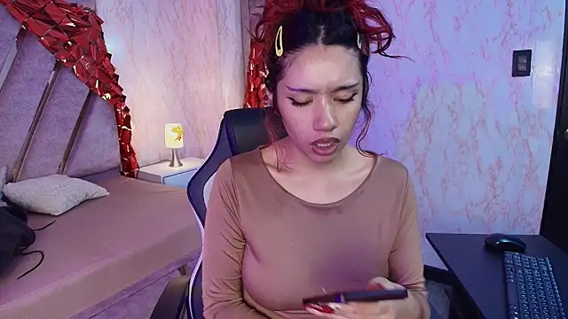 Snapshot of redd_pandaa chatting on February 18, 3:15 am redd pandaa online show from February 18, 3:15 am