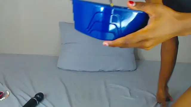 Snapshot of JuicyAdiction chatting on November 16, 12:21 pm JuicyAdiction online show from November 16, 12:21 pm