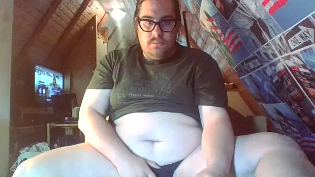 Snapshot of chubbyDavid1998 chatting on April 25, 12:30 pm chubbyDavid1998 online show from April 25, 12:30 pm