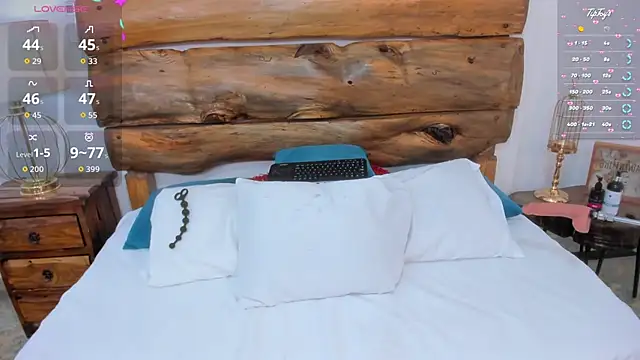 Snapshot of Vunnie_honeie chatting on February 25, 12:11 am Vunnie honeie online show from February 25, 12:11 am