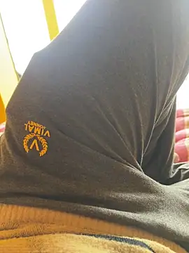 jucydick010887 online show from December 17, 6:29 am