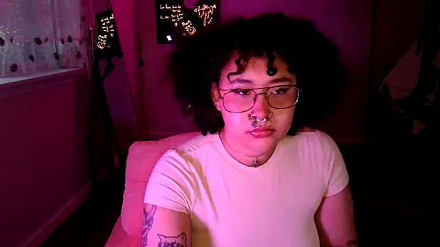 Snapshot of belle_honey chatting on November 4, 10:13 pm belle honey online show from November 4, 10:13 pm