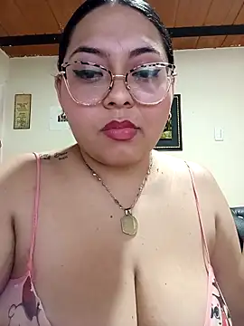 Snapshot of RachelCute1 chatting on October 21, 3:39 am RachelCute1 online show from October 21, 3:39 am