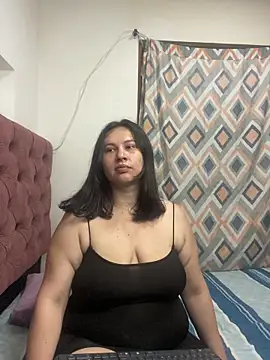 Snapshot of victoriadaniela chatting on January 6, 4:49 am victoriadaniela online show from January 6, 4:49 am