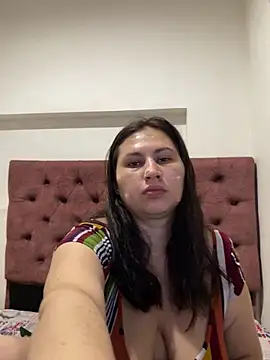 Snapshot of victoriadaniela chatting on December 3, 2:45 am victoriadaniela online show from December 3, 2:45 am