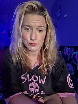 Snapshot of RhondaRump chatting on June 6, 4:07 am RhondaRump online show from June 6, 4:07 am