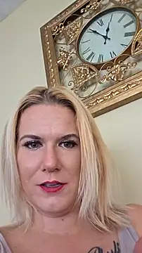 Snapshot of RhondaRump chatting on November 6, 4:22 pm RhondaRump online show from November 6, 4:22 pm