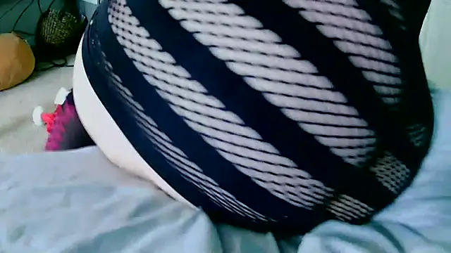 Snapshot of RhondaRump chatting on December 18, 6:01 pm RhondaRump online show from December 18, 6:01 pm