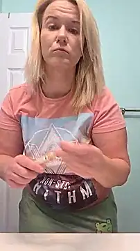 Snapshot of RhondaRump chatting on November 14, 4:43 pm RhondaRump online show from November 14, 4:43 pm