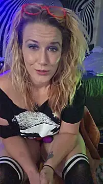 Snapshot of RhondaRump chatting on June 17, 9:08 am RhondaRump online show from June 17, 9:08 am