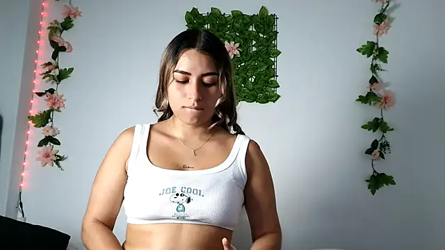 Snapshot of abella-lemus chatting on February 13, 7:47 pm abella-lemus online show from February 13, 7:47 pm