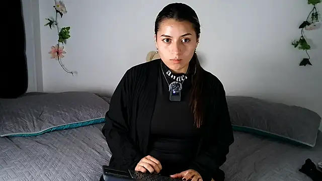 Snapshot of abella-lemus chatting on February 6, 12:39 am abella-lemus online show from February 6, 12:39 am