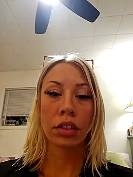 Snapshot of sunshinekissxo chatting on February 23, 2:57 am sunshinekissxo online show from February 23, 2:57 am