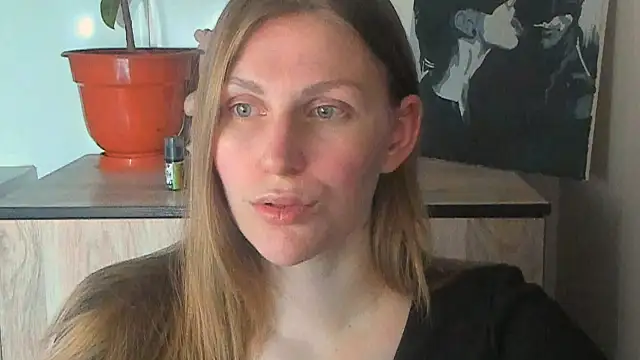 JuliaMuuun online show from April 2, 9:32 pm