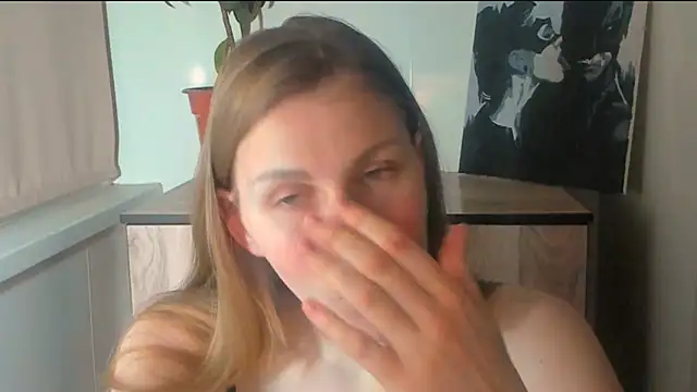 JuliaMuuun online show from April 12, 8:34 pm