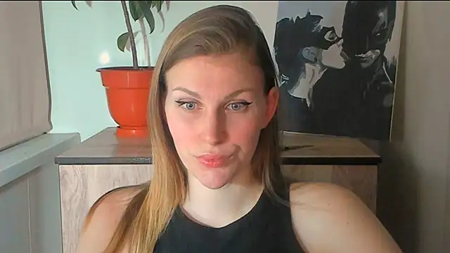 JuliaMuuun online show from March 23, 5:46 pm