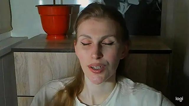 Snapshot of JuliaMuuun chatting on July 10, 9:37 pm JuliaMuuun online show from July 10, 9:37 pm