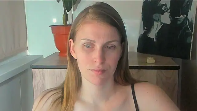 JuliaMuuun online show from April 16, 9:15 pm