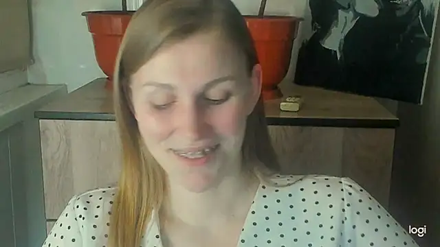 JuliaMuuun online show from May 14, 9:23 pm