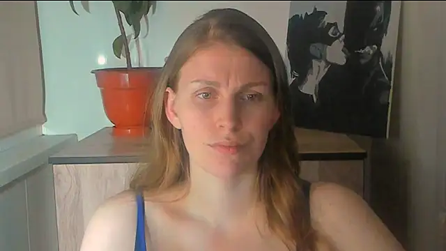 JuliaMuuun online show from April 4, 8:59 pm