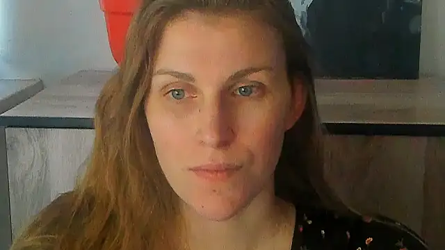 Snapshot of JuliaMuuun chatting on July 8, 12:46 am JuliaMuuun online show from July 8, 12:46 am