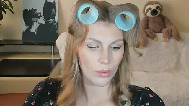 JuliaMuuun online show from September 9, 8:24 am